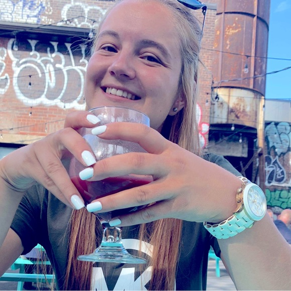 Meet your Posher, Sophie - Picture 1 of 1